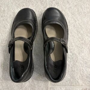 Born Black Leather Mary Jane Shoes, size 8